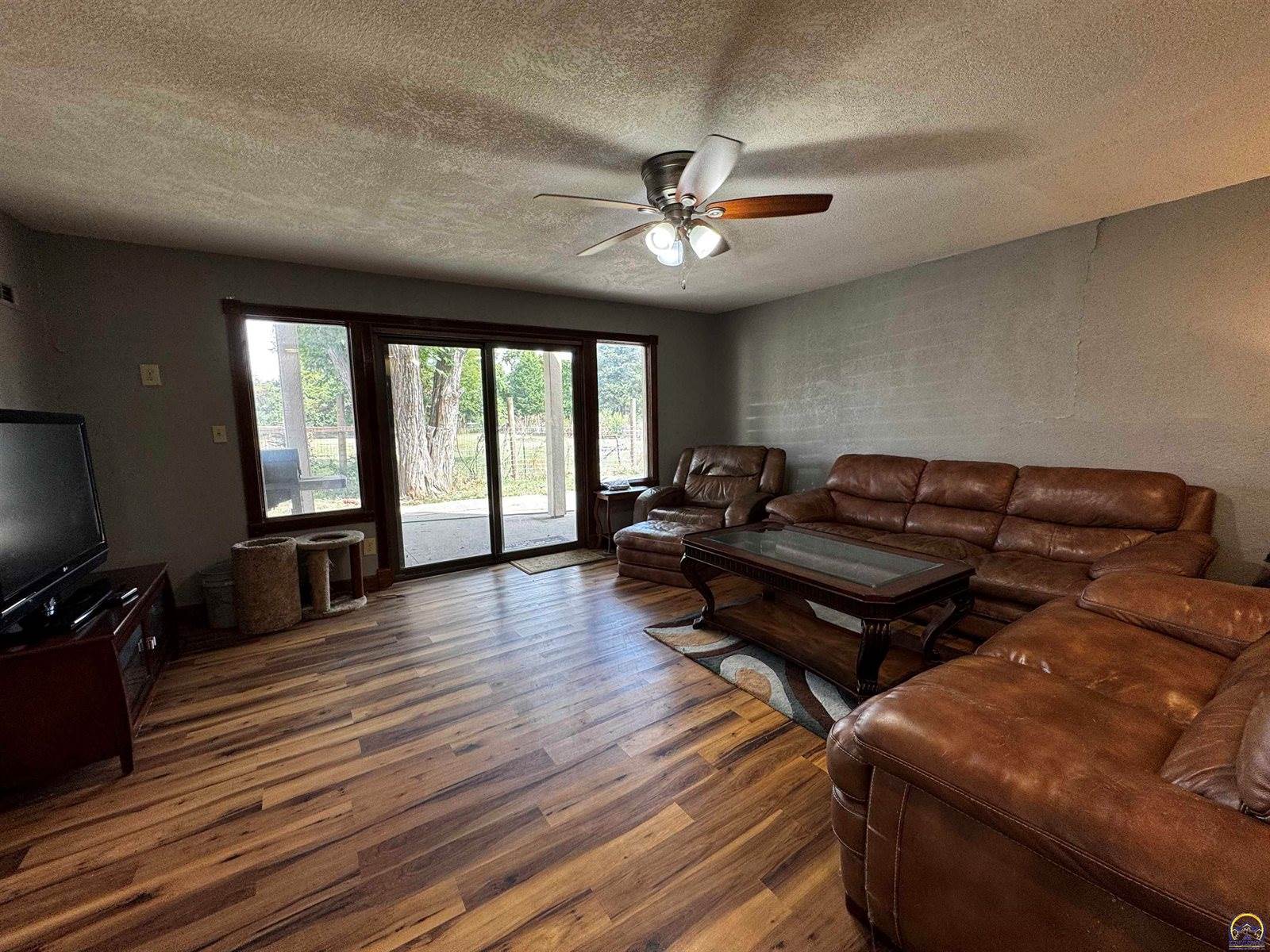 5720 SW 93rd St, Wakarusa, KS 66546