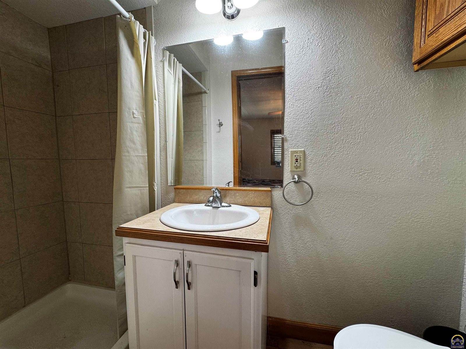 5720 SW 93rd St, Wakarusa, KS 66546