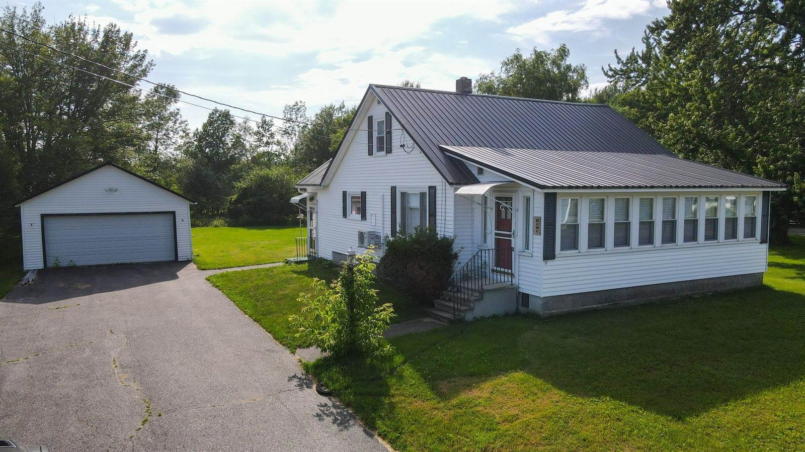 17 Main Street, Bradley, ME 04411