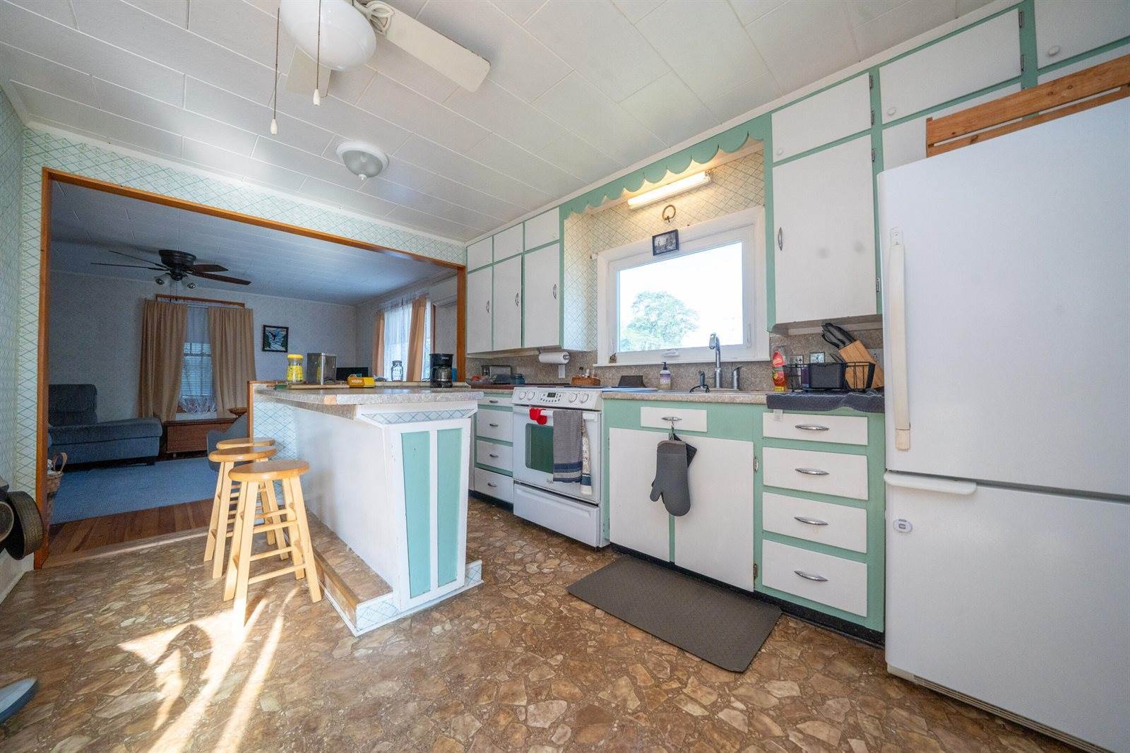 17 Main Street, Bradley, ME 04411