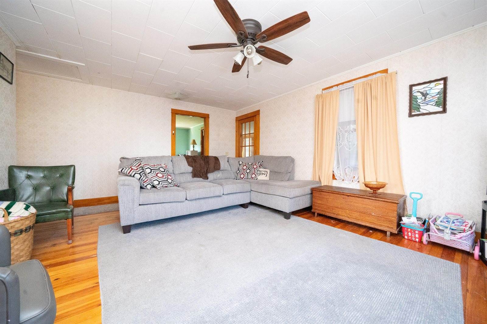 17 Main Street, Bradley, ME 04411