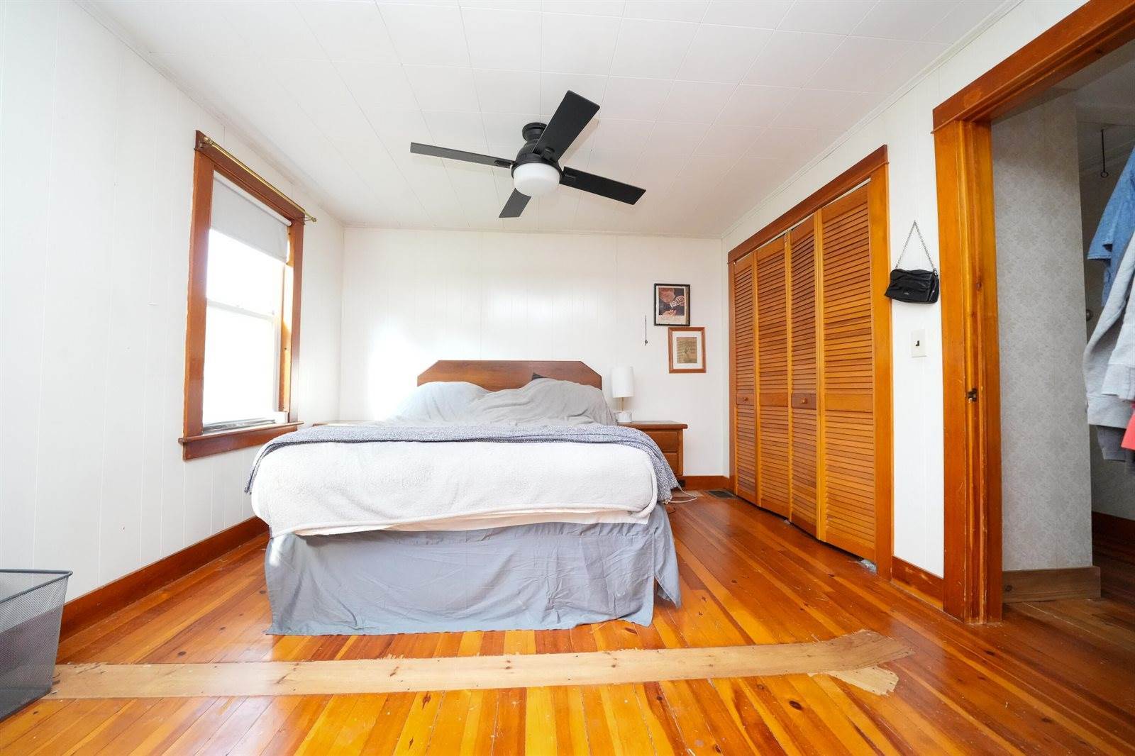 17 Main Street, Bradley, ME 04411