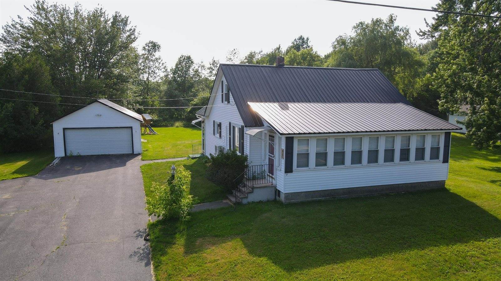 17 Main Street, Bradley, ME 04411