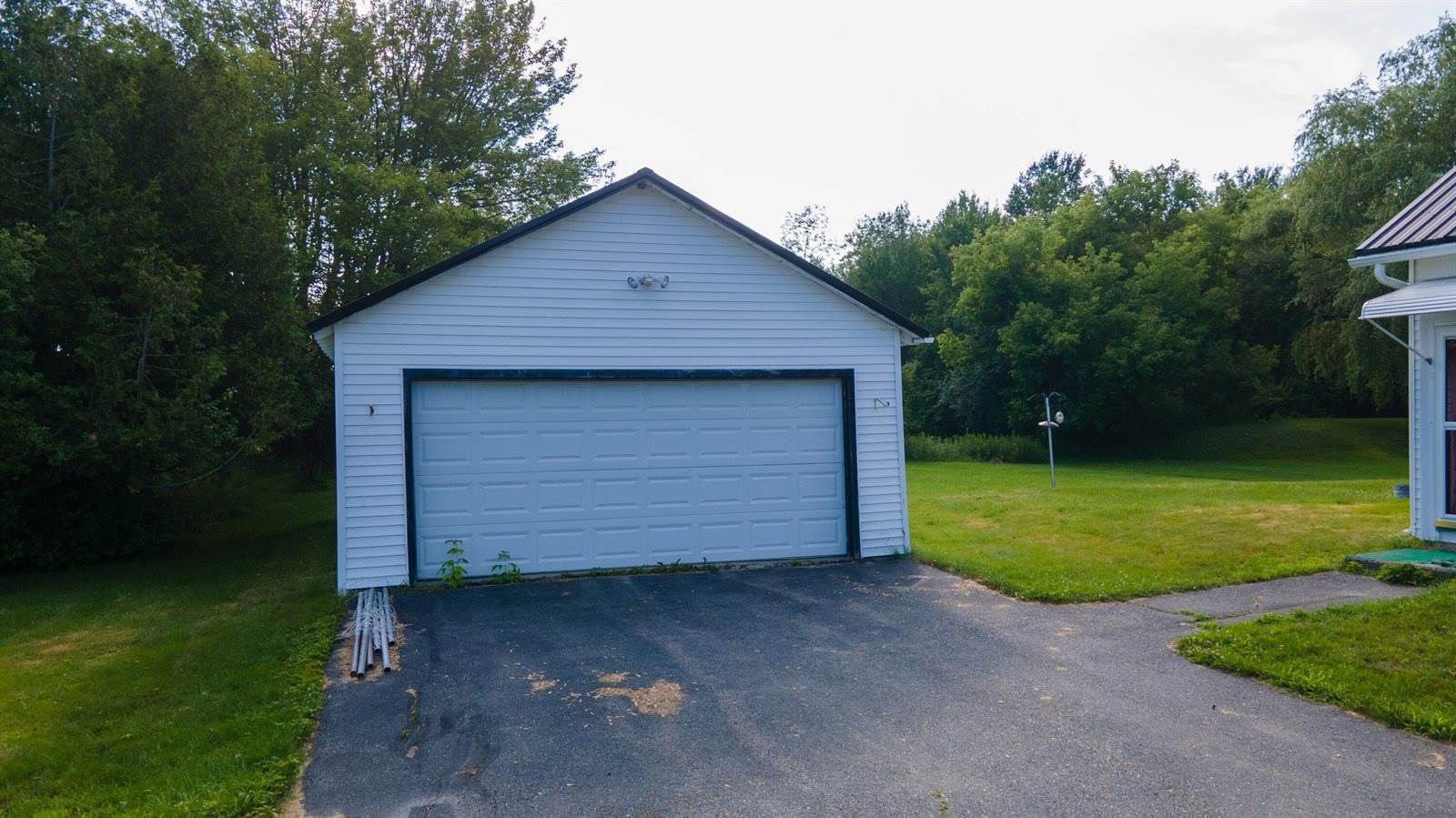 17 Main Street, Bradley, ME 04411