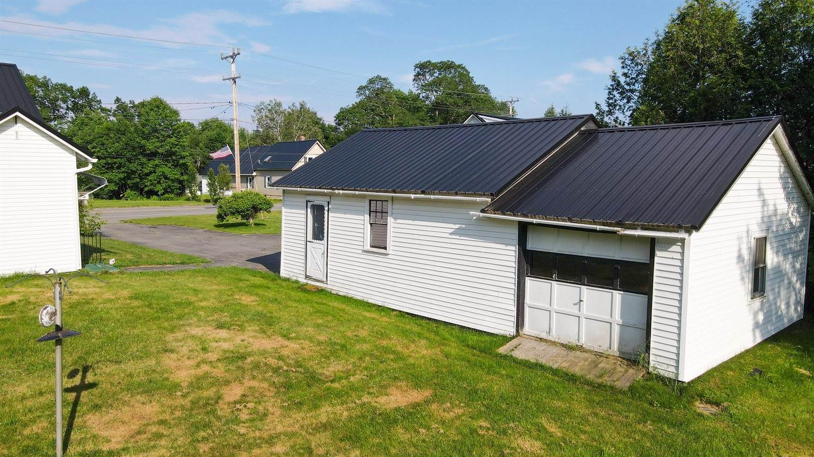 17 Main Street, Bradley, ME 04411