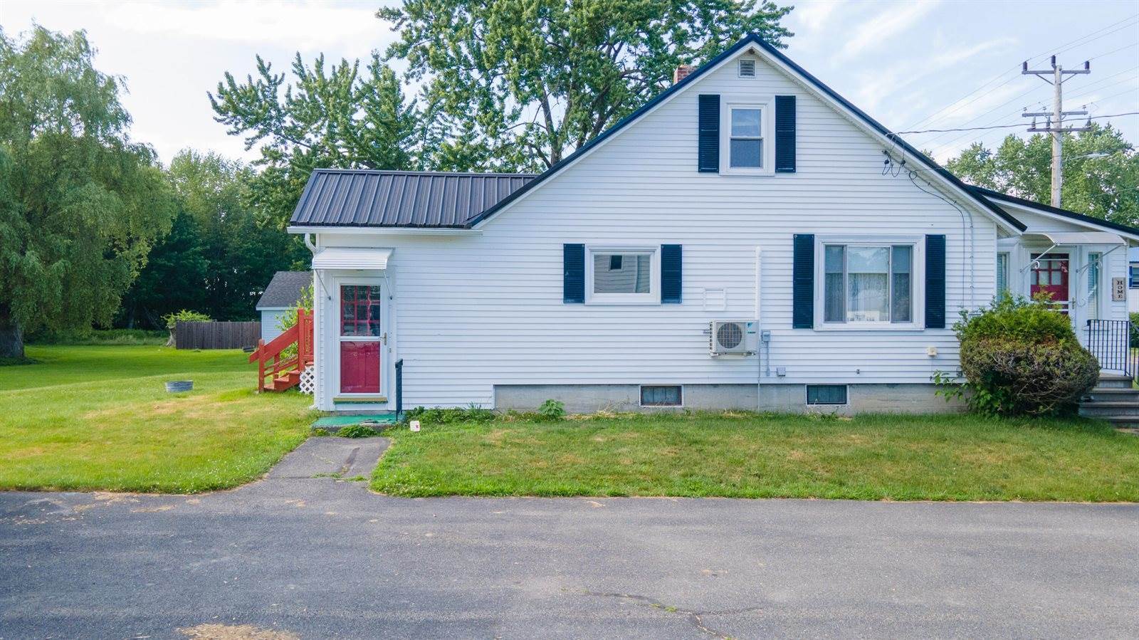 17 Main Street, Bradley, ME 04411