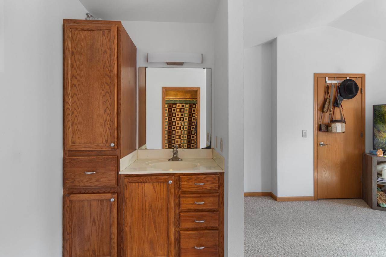 5330 Valley Edge Drive, Madison, WI 53704