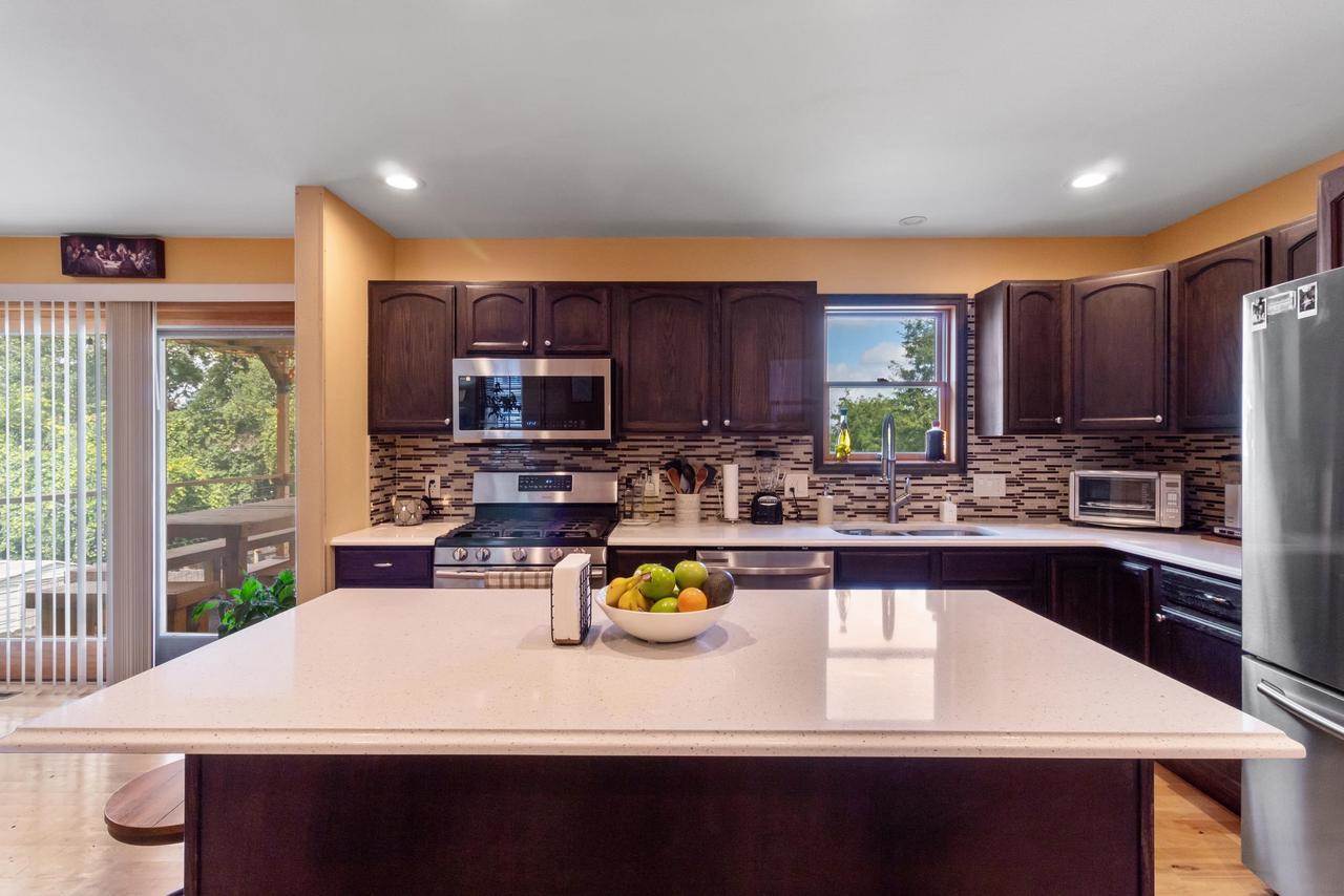 5330 Valley Edge Drive, Madison, WI 53704