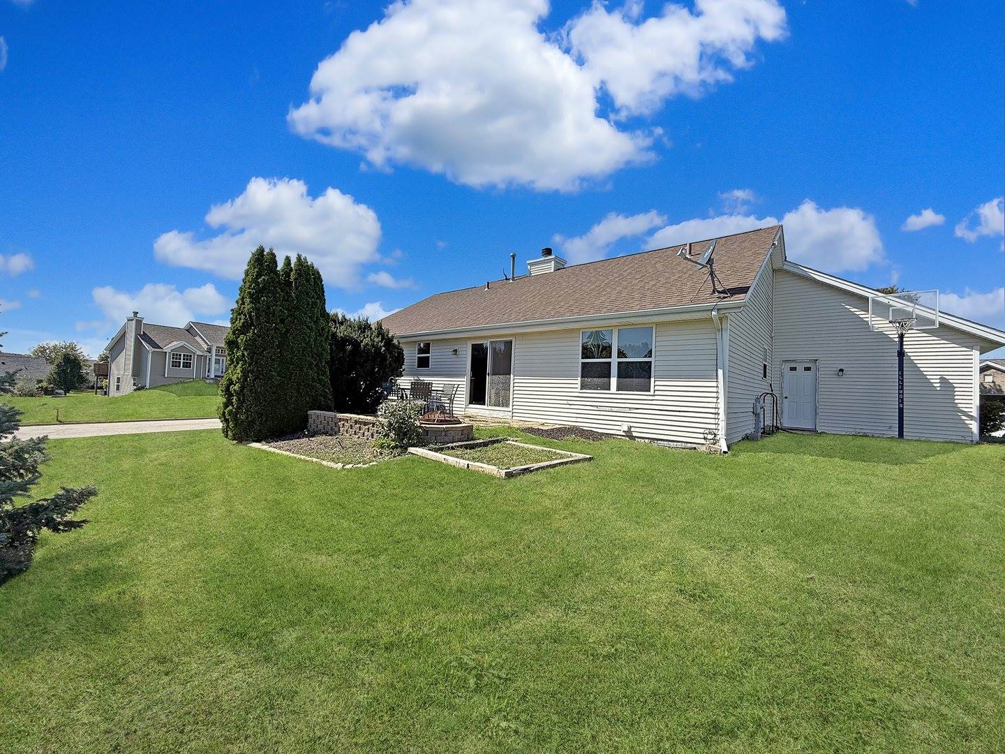 12432 Barberry Drive, Winnebago, IL 61088