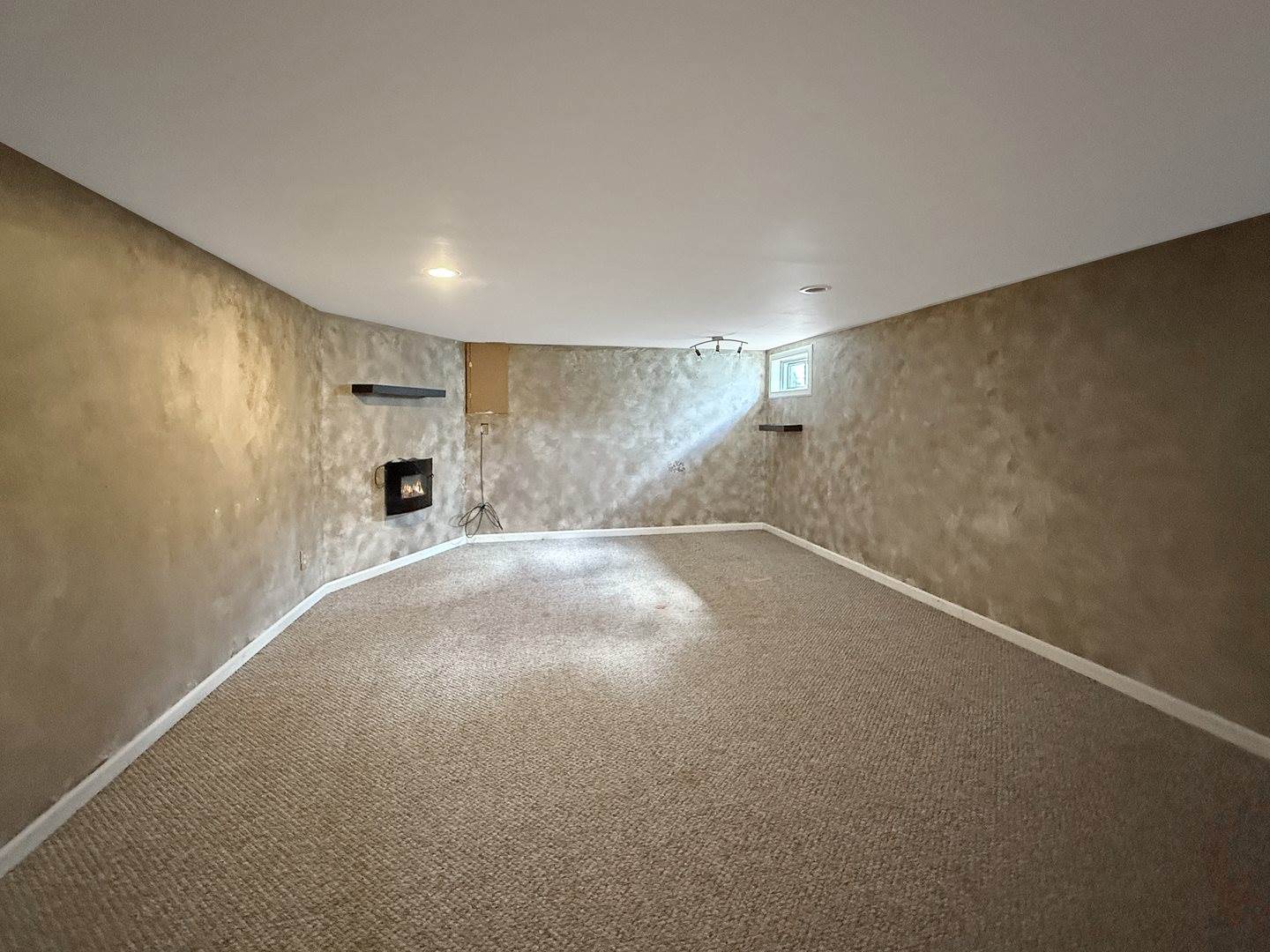 12432 Barberry Drive, Winnebago, IL 61088