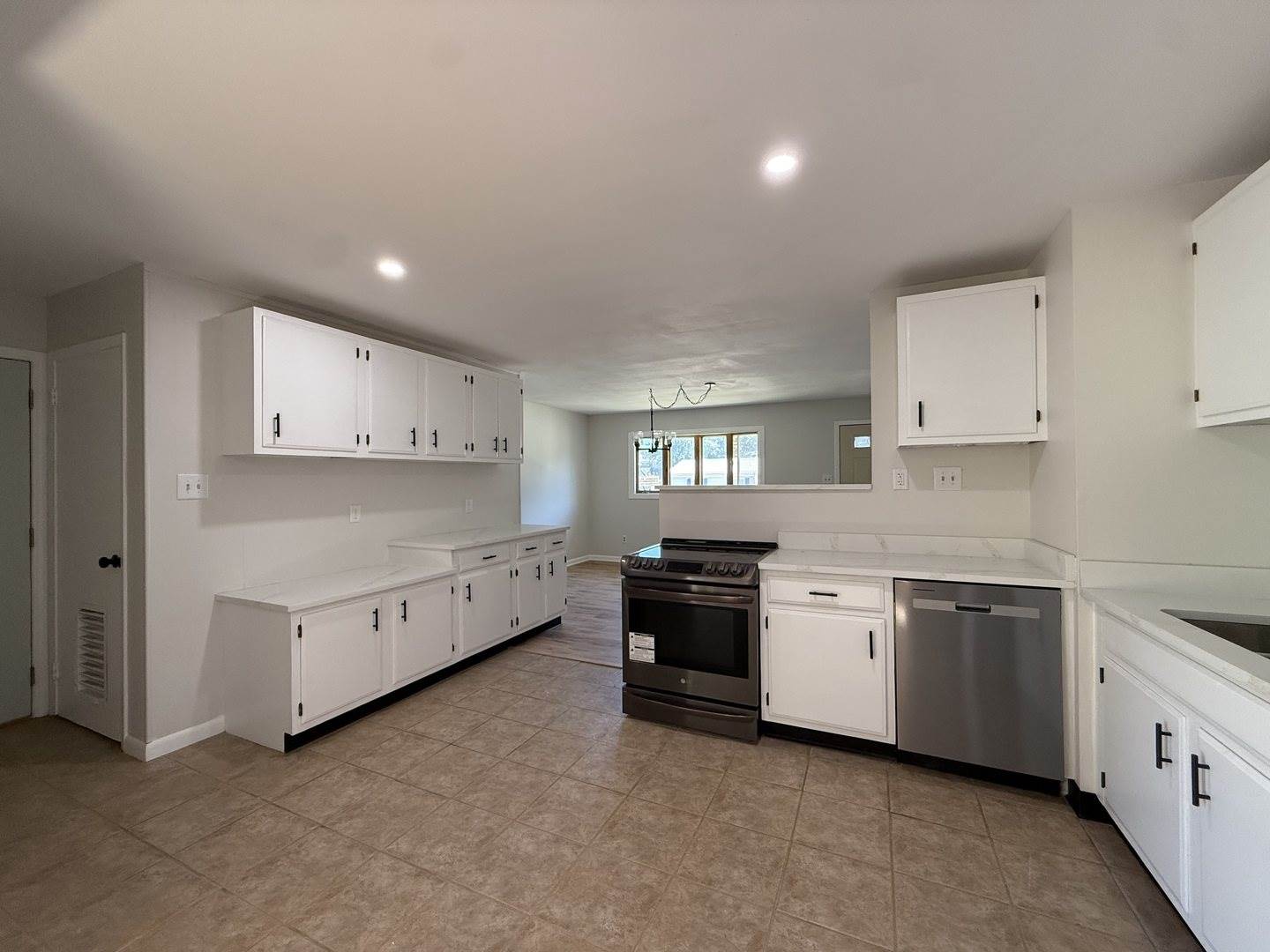 1748 Ridge Drive, Freeport, IL 61032