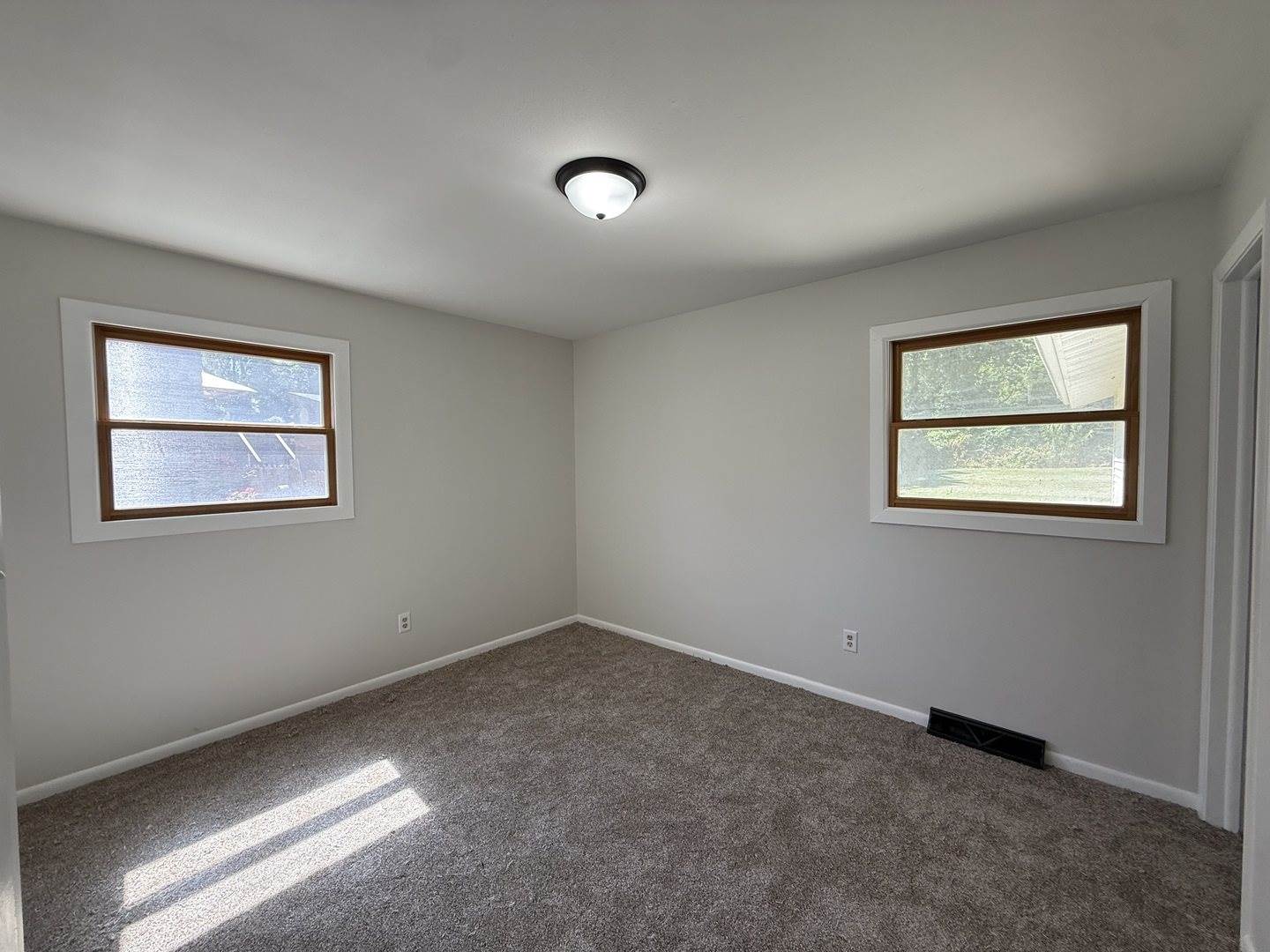 1748 Ridge Drive, Freeport, IL 61032