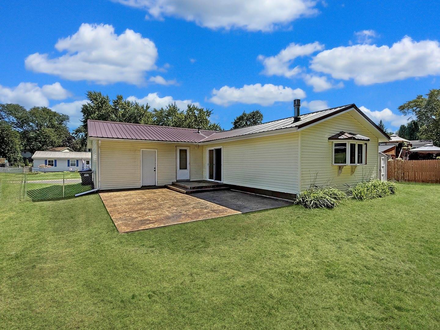 1748 Ridge Drive, Freeport, IL 61032