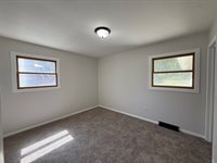 1748 Ridge Drive, Freeport, IL 61032