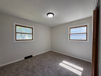 1748 Ridge Drive, Freeport, IL 61032