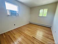 41 cambridge Avenue, North Hempstead, NY 11050