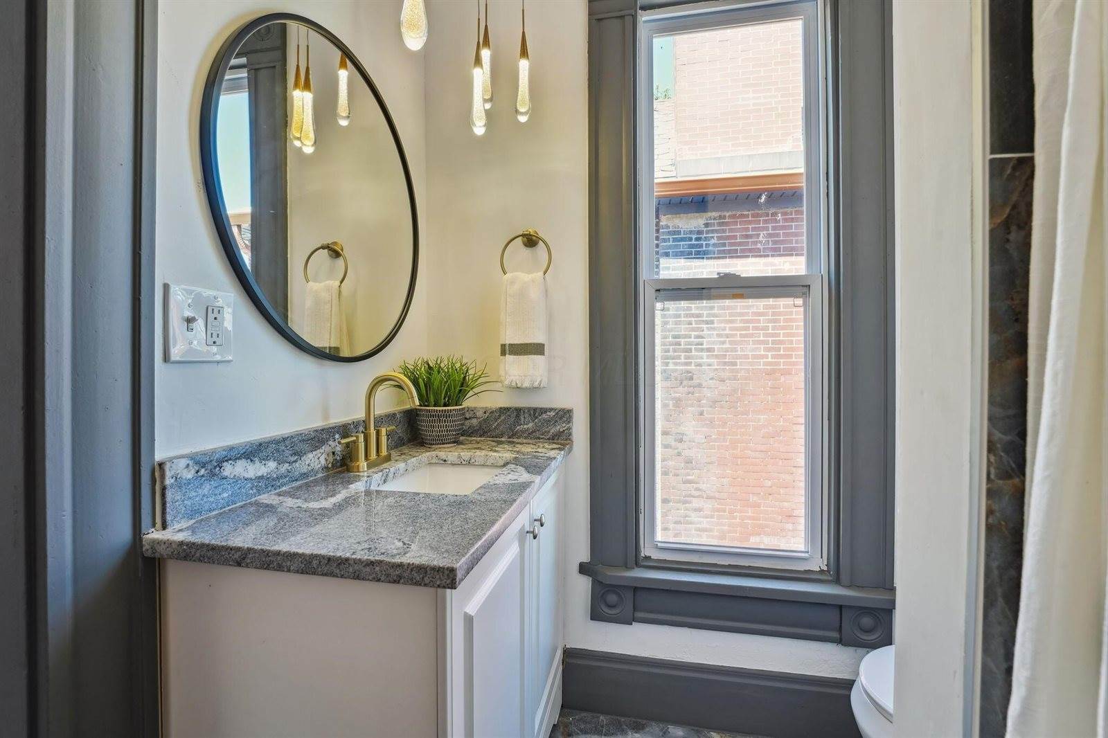 1571 Franklin Avenue, Columbus, OH 43205