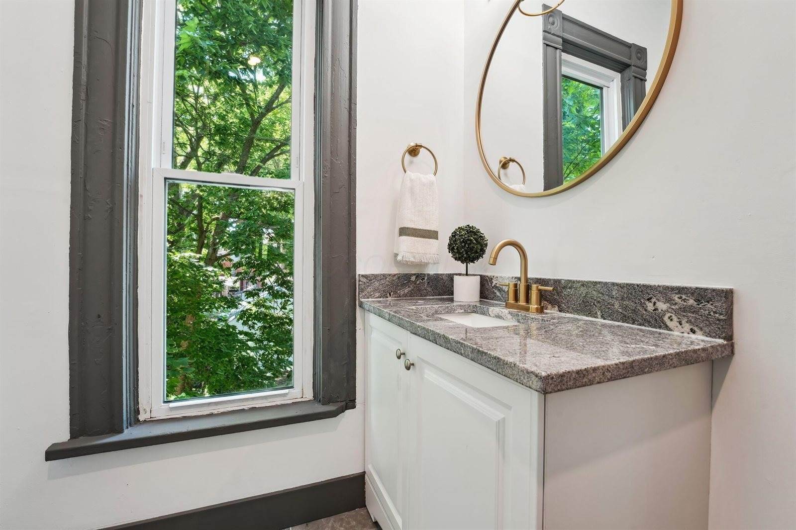 1571 Franklin Avenue, Columbus, OH 43205