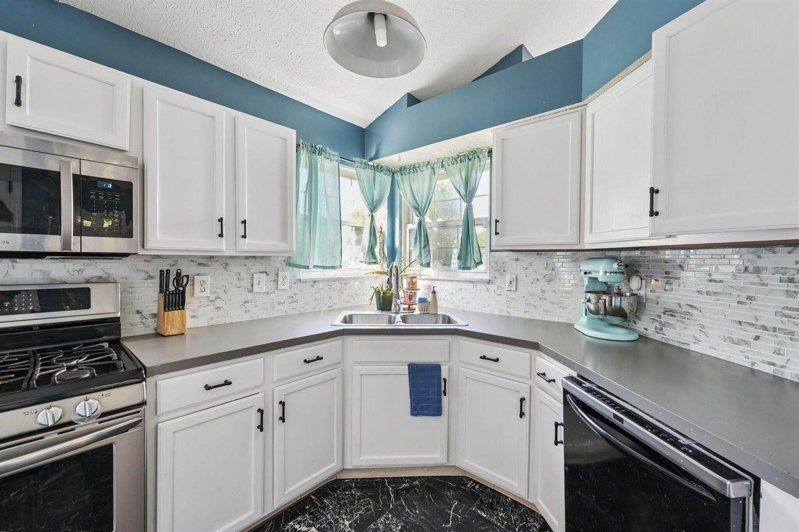 6109 Woodsboro Drive, Columbus, OH 43228