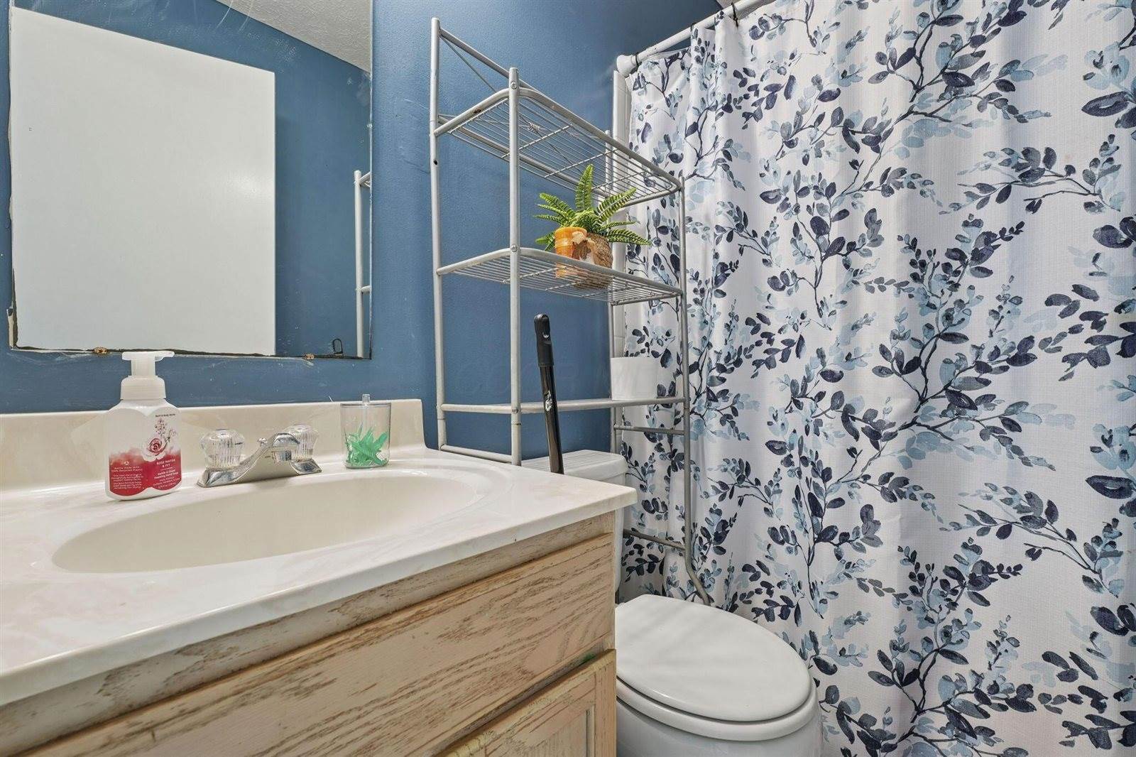 6109 Woodsboro Drive, Columbus, OH 43228