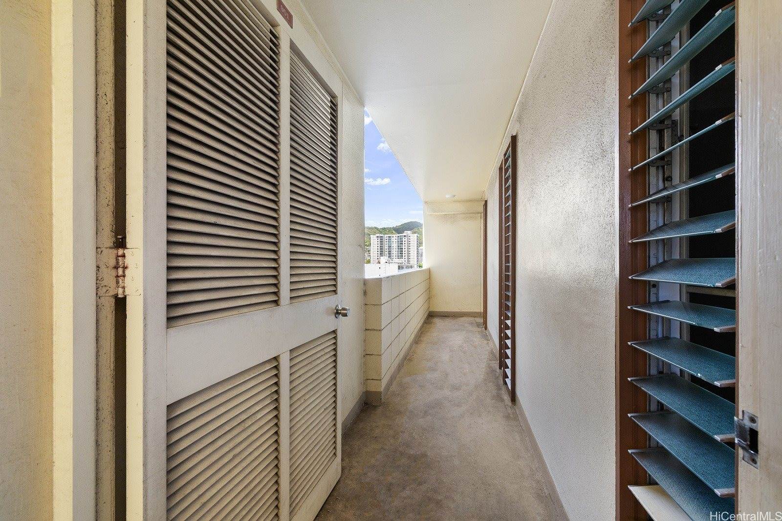 910 Ahana Street, Honolulu, HI 96814