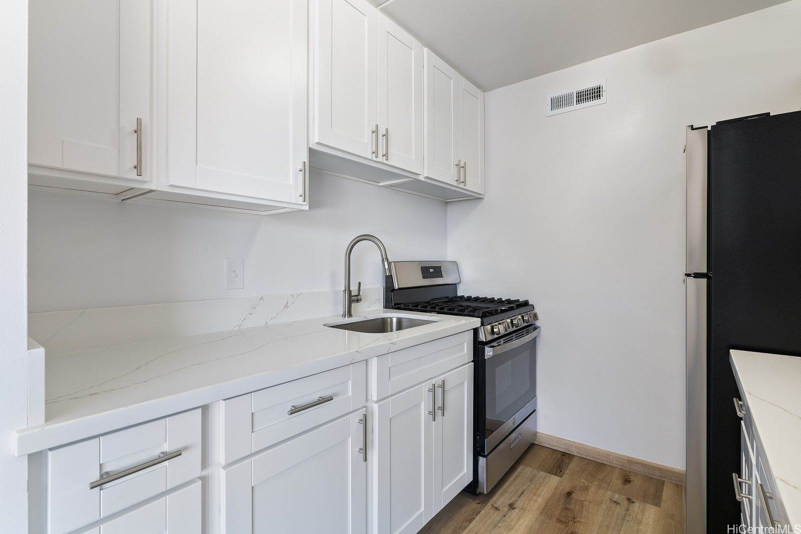 910 Ahana Street, Honolulu, HI 96814