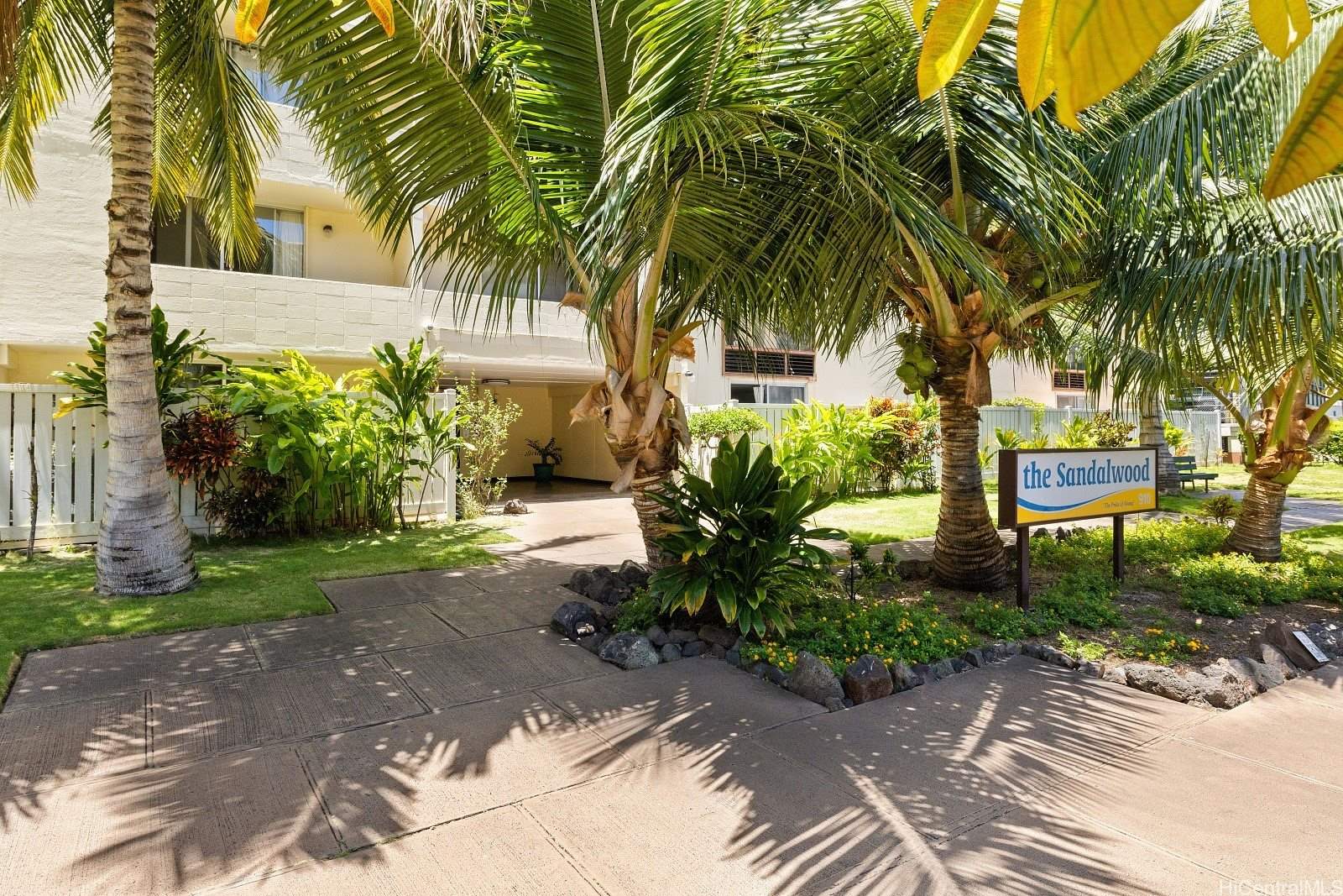 910 Ahana Street, Honolulu, HI 96814