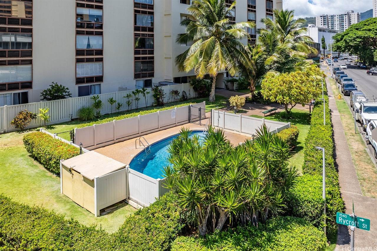 910 Ahana Street, Honolulu, HI 96814