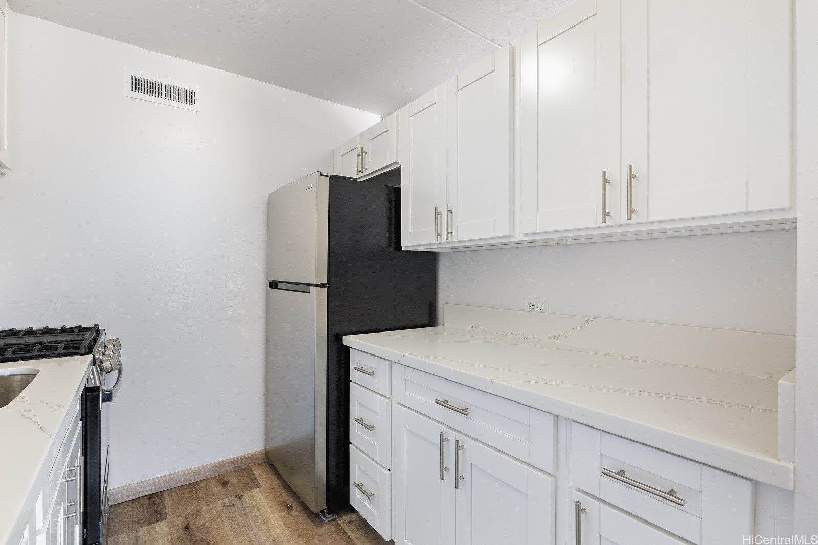 910 Ahana Street, Honolulu, HI 96814