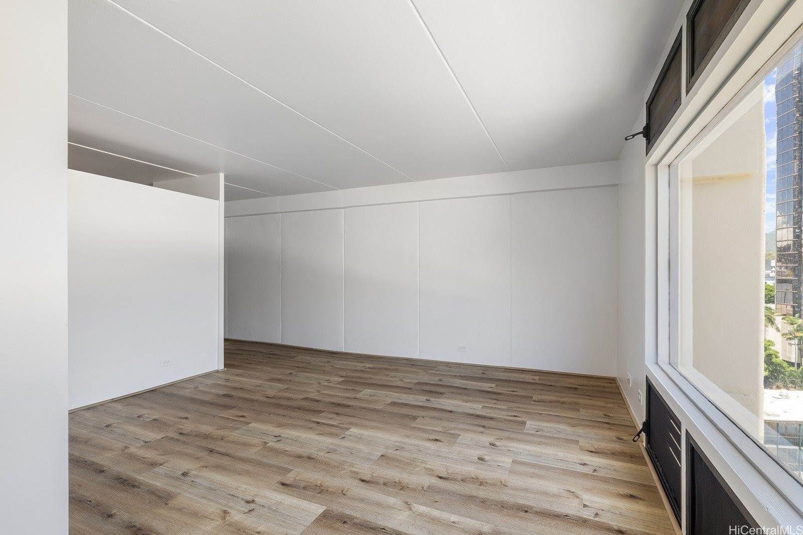 910 Ahana Street, Honolulu, HI 96814