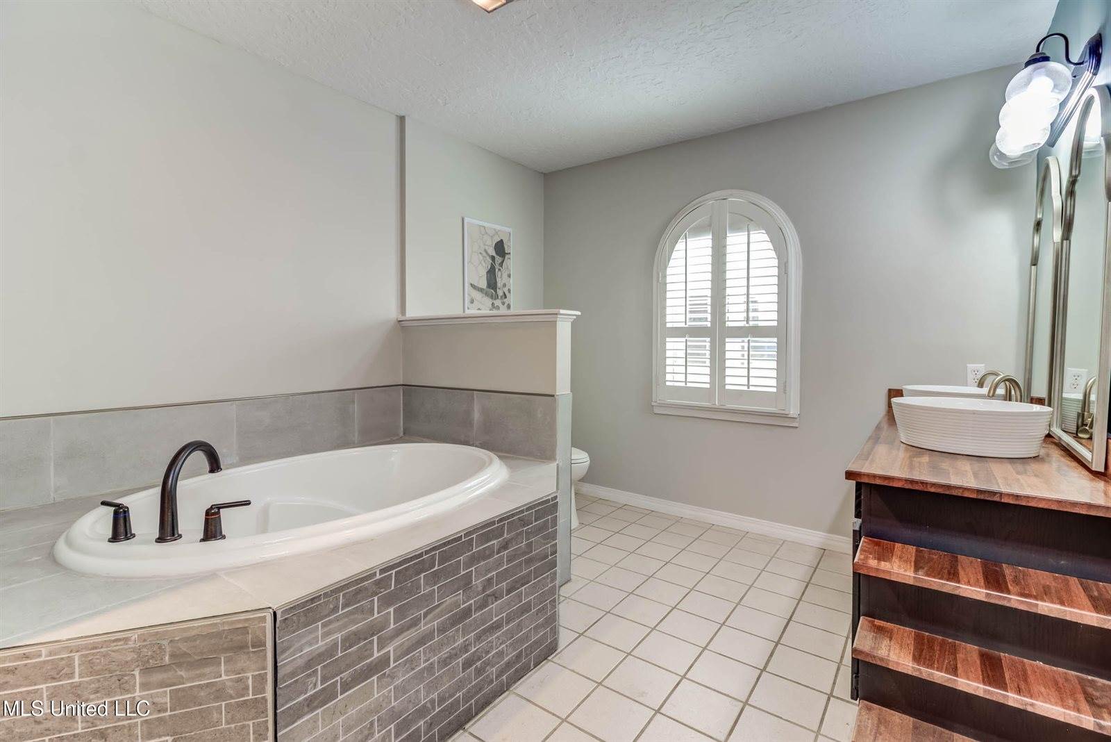 8812 Old Walnut Road, Ocean Springs, MS 39564