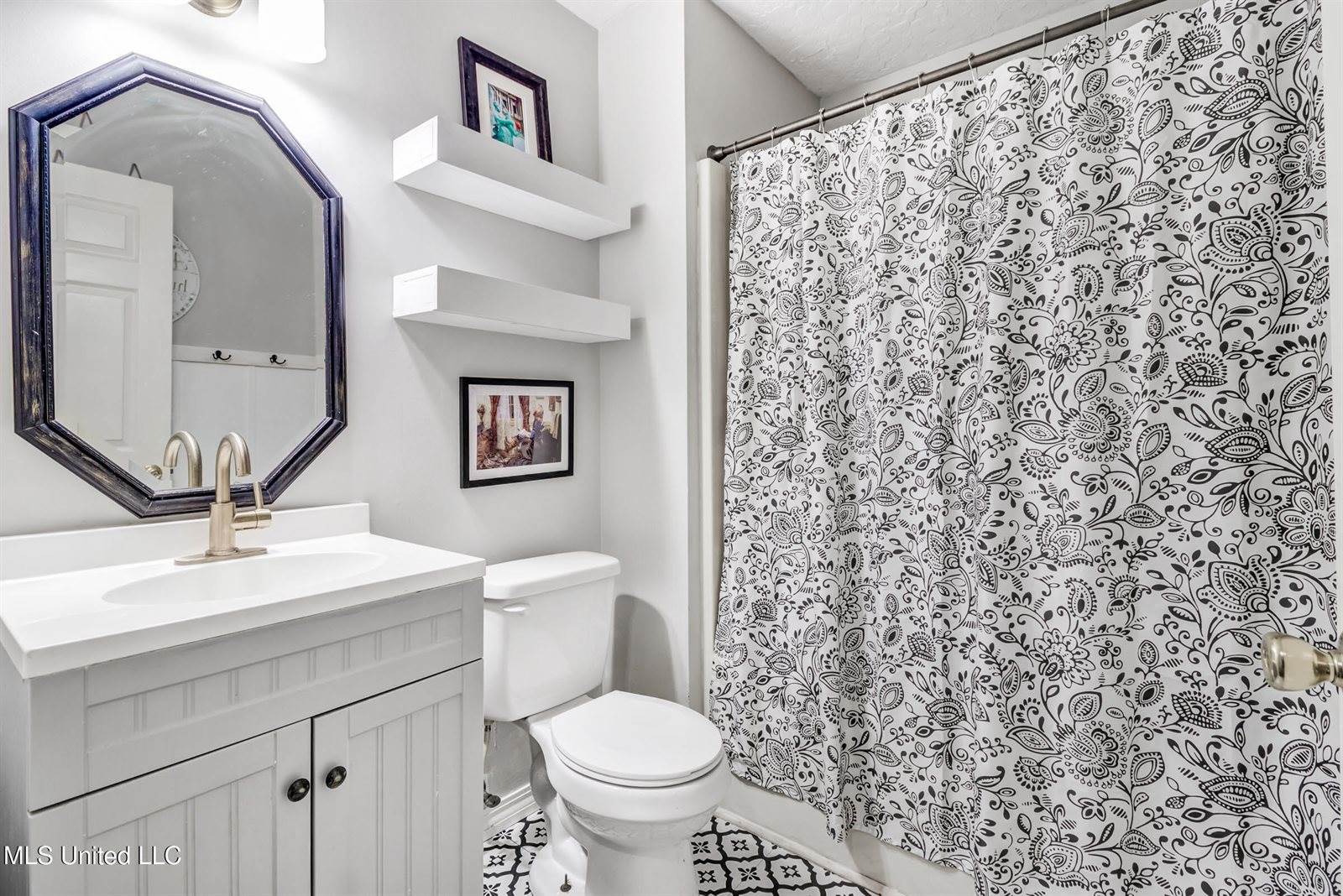 8812 Old Walnut Road, Ocean Springs, MS 39564