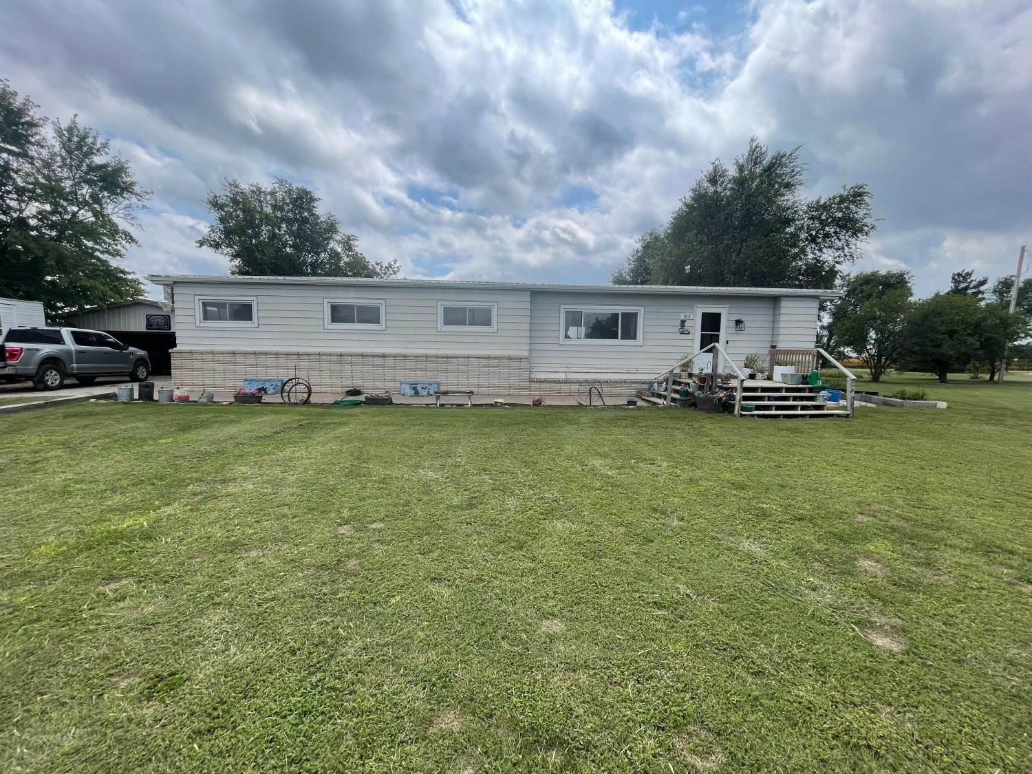 313 Southeast Piute Avenue, Satanta, KS 67870