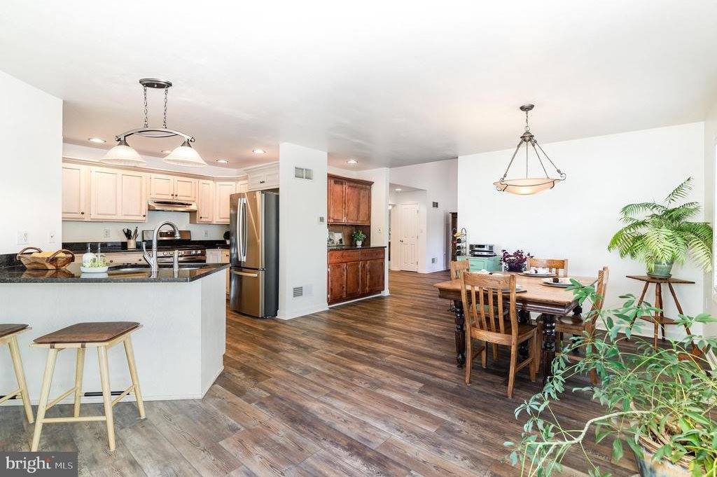 128 South Walnut Street, Hummelstown, PA 17036