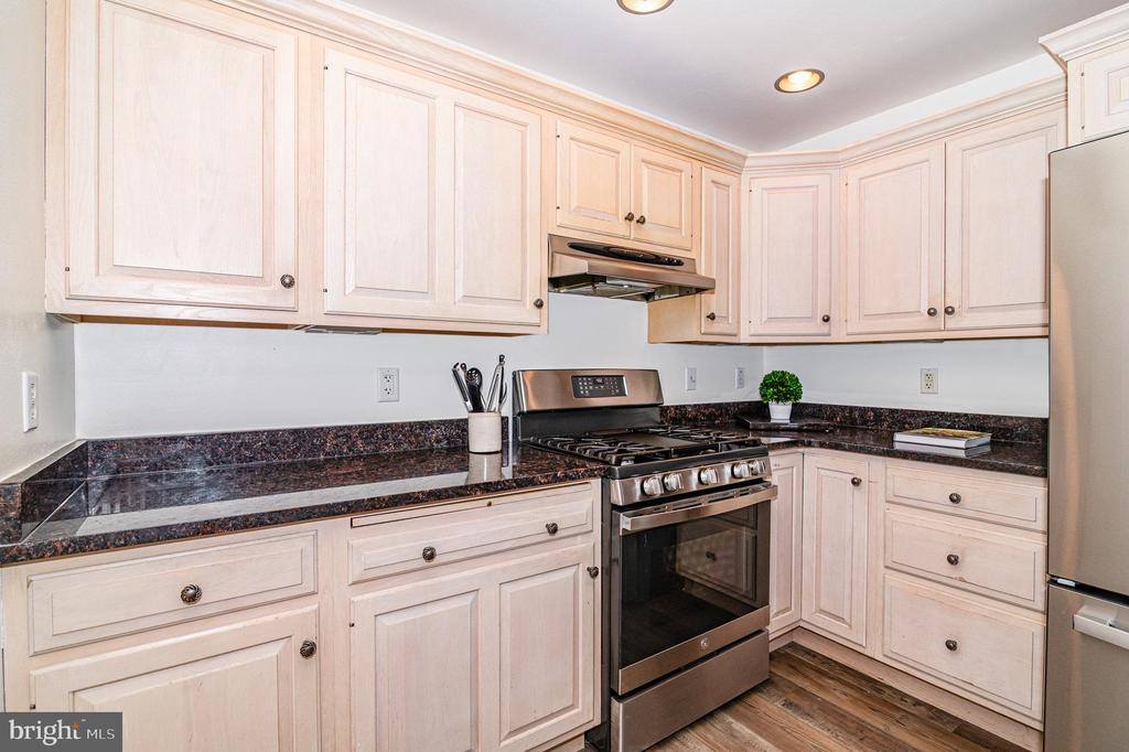 128 South Walnut Street, Hummelstown, PA 17036