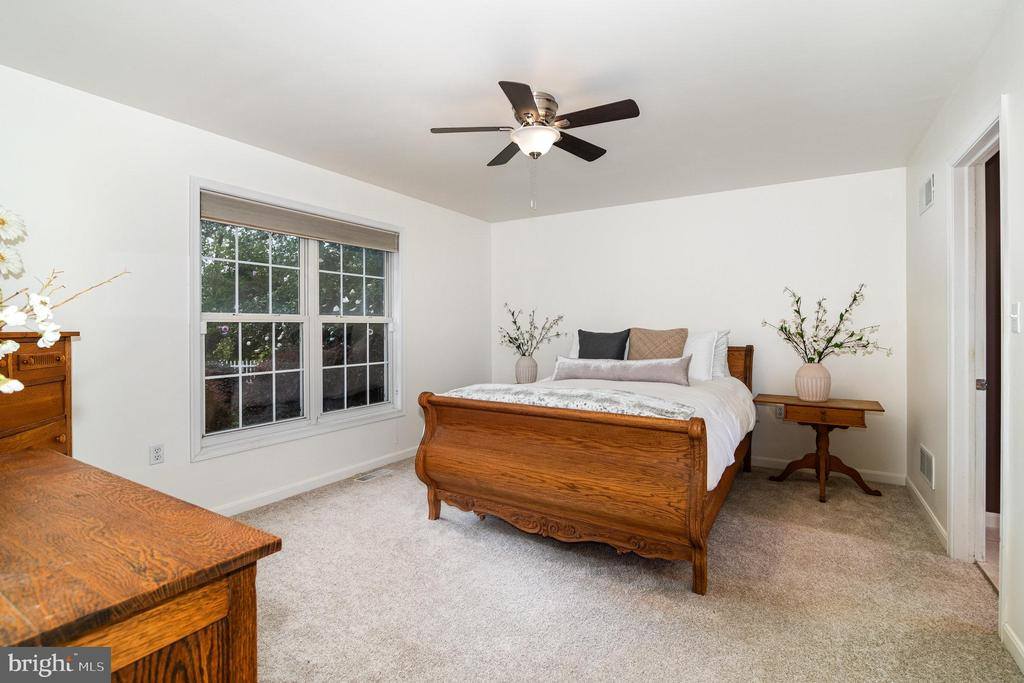 128 South Walnut Street, Hummelstown, PA 17036