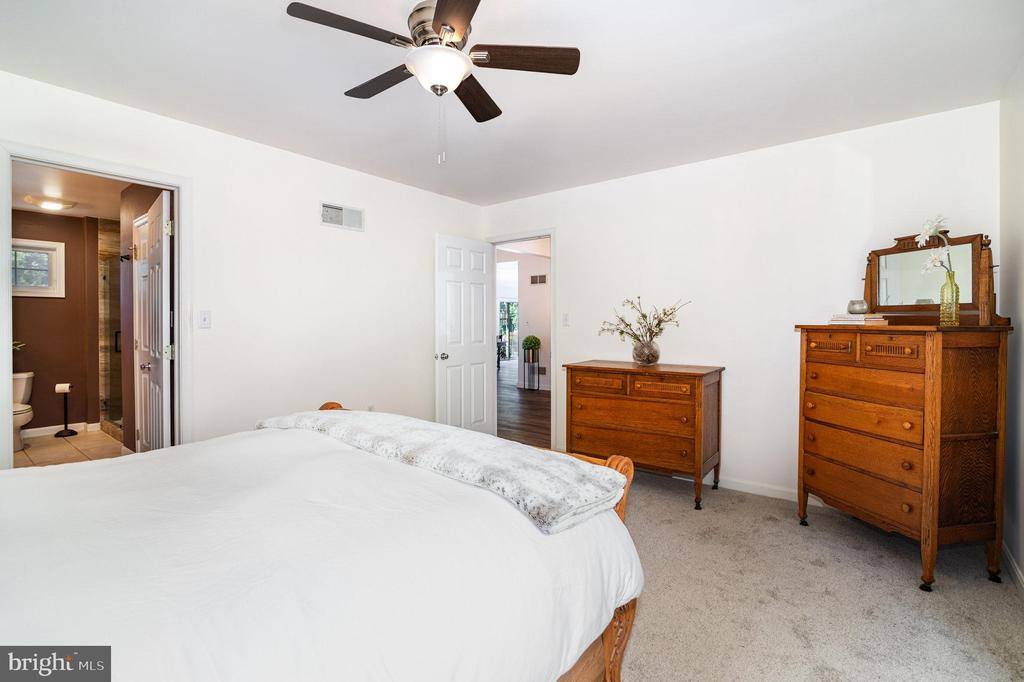 128 South Walnut Street, Hummelstown, PA 17036