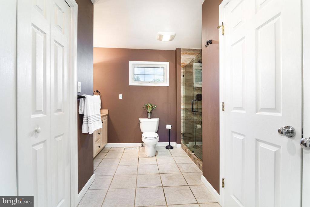 128 South Walnut Street, Hummelstown, PA 17036