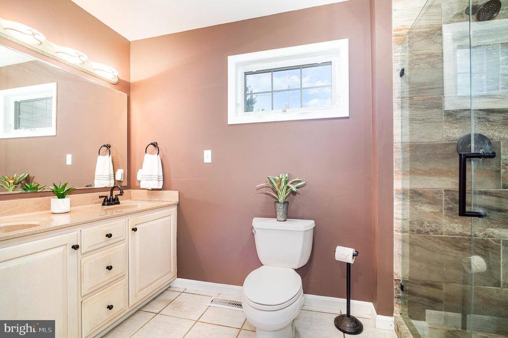 128 South Walnut Street, Hummelstown, PA 17036