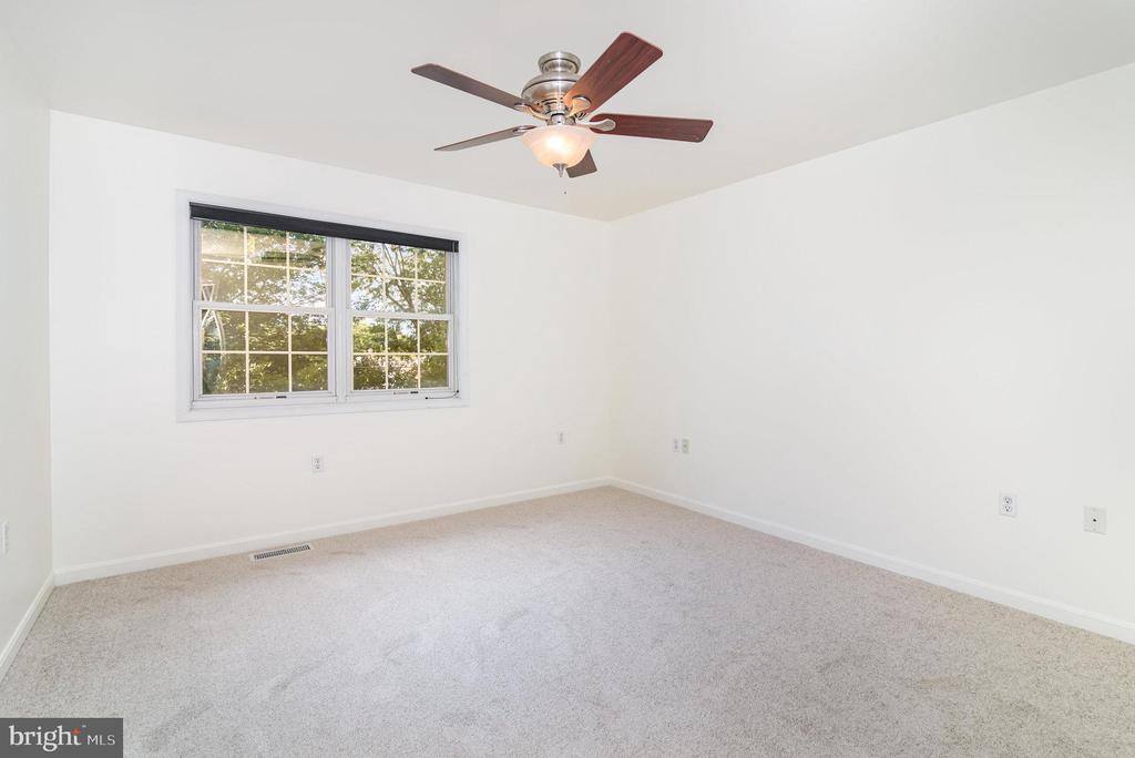 128 South Walnut Street, Hummelstown, PA 17036