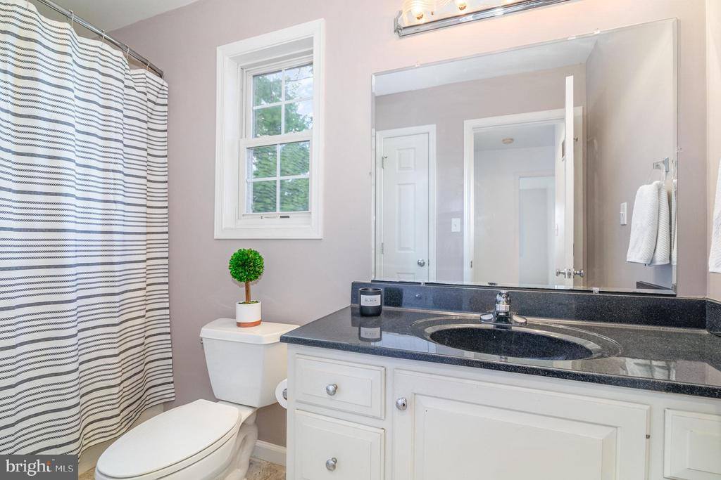 128 South Walnut Street, Hummelstown, PA 17036