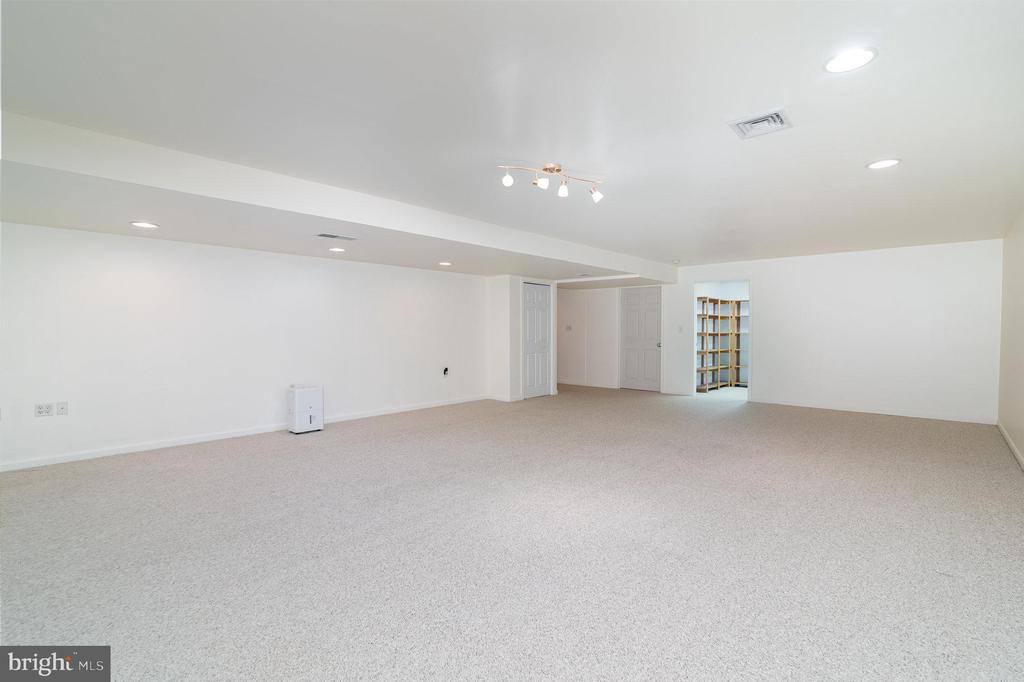 128 South Walnut Street, Hummelstown, PA 17036