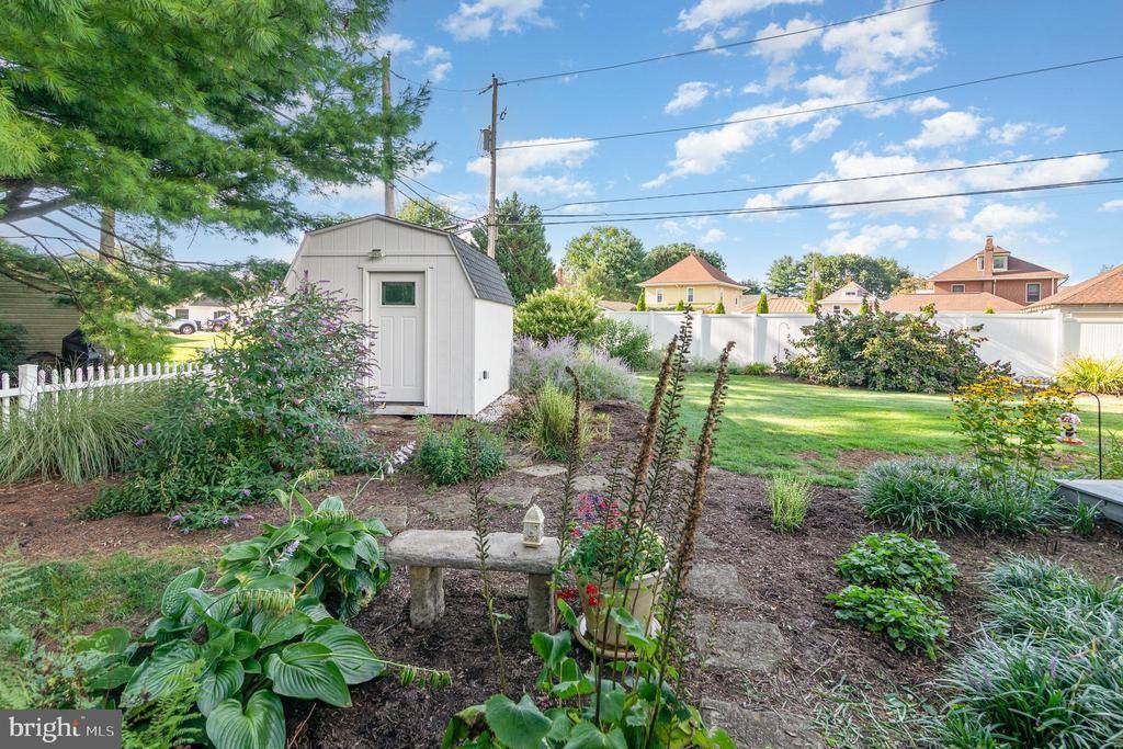 128 South Walnut Street, Hummelstown, PA 17036