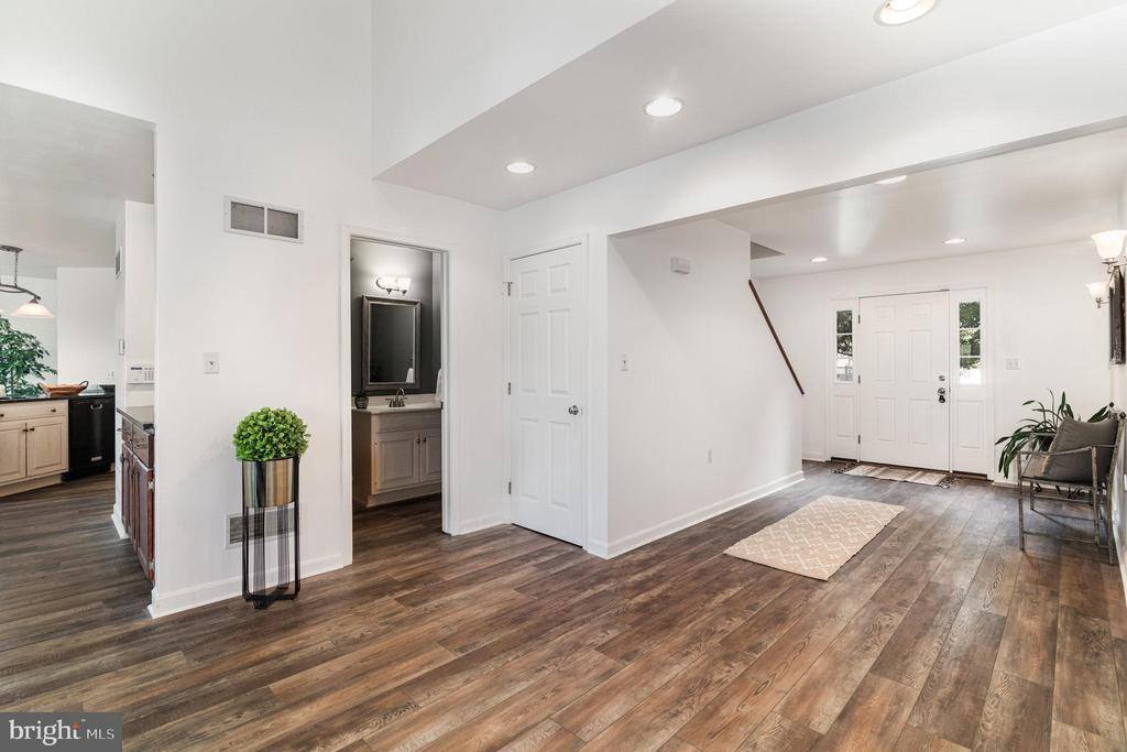 128 South Walnut Street, Hummelstown, PA 17036