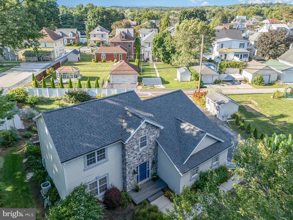 128 South Walnut Street, Hummelstown, PA 17036