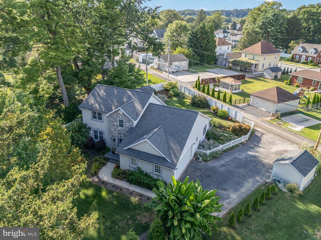 128 South Walnut Street, Hummelstown, PA 17036