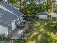 128 South Walnut Street, Hummelstown, PA 17036