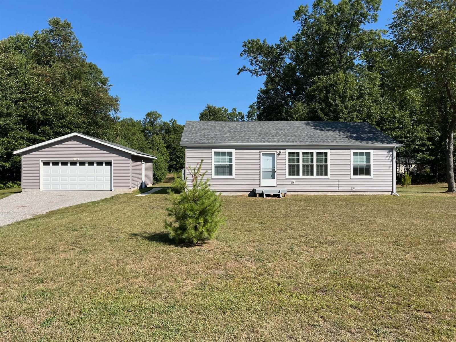 164 Hidden Hills Road, Houghton Lake, MI 48629