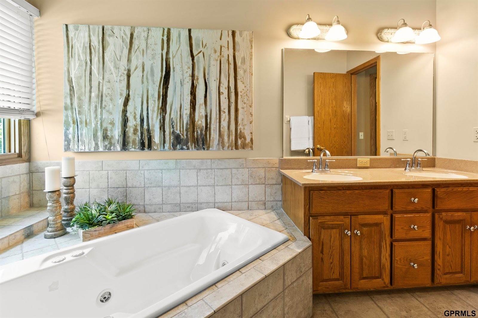 2107 John Street, Papillion, NE 68133