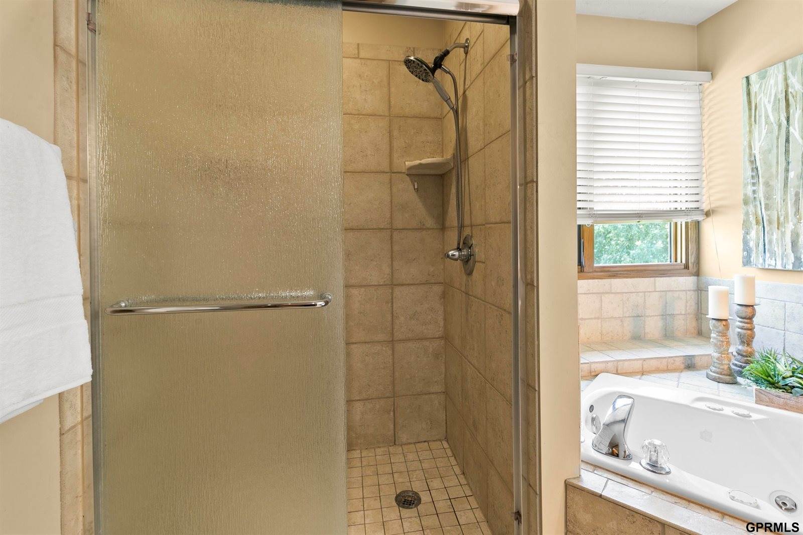 2107 John Street, Papillion, NE 68133